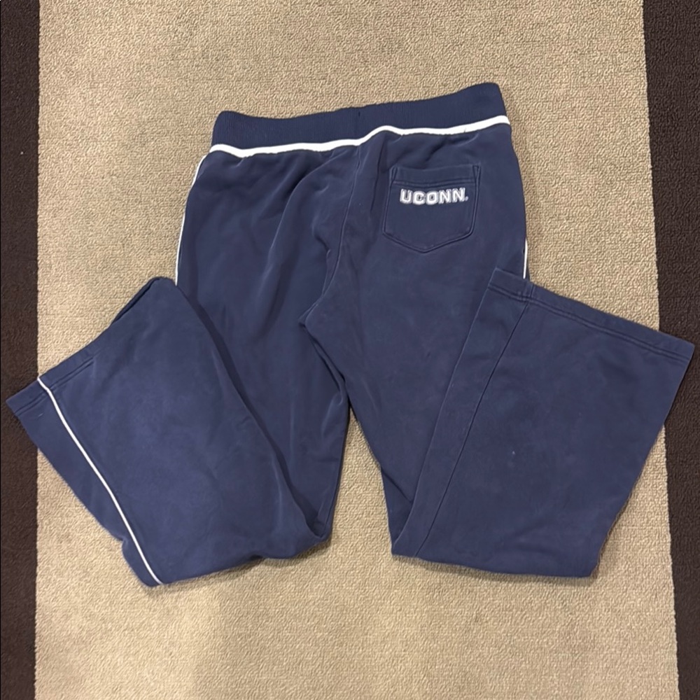 Nike UCONN vintage sweatpants Women's Size M